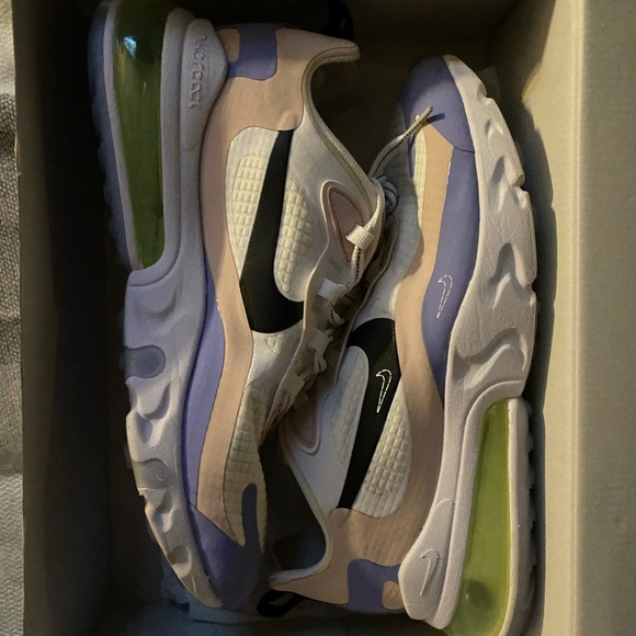 Woman air Max 270 React - Picture 3 of 8